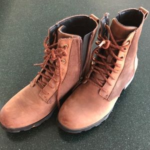 New Sorel brown leather boots with inside zipper